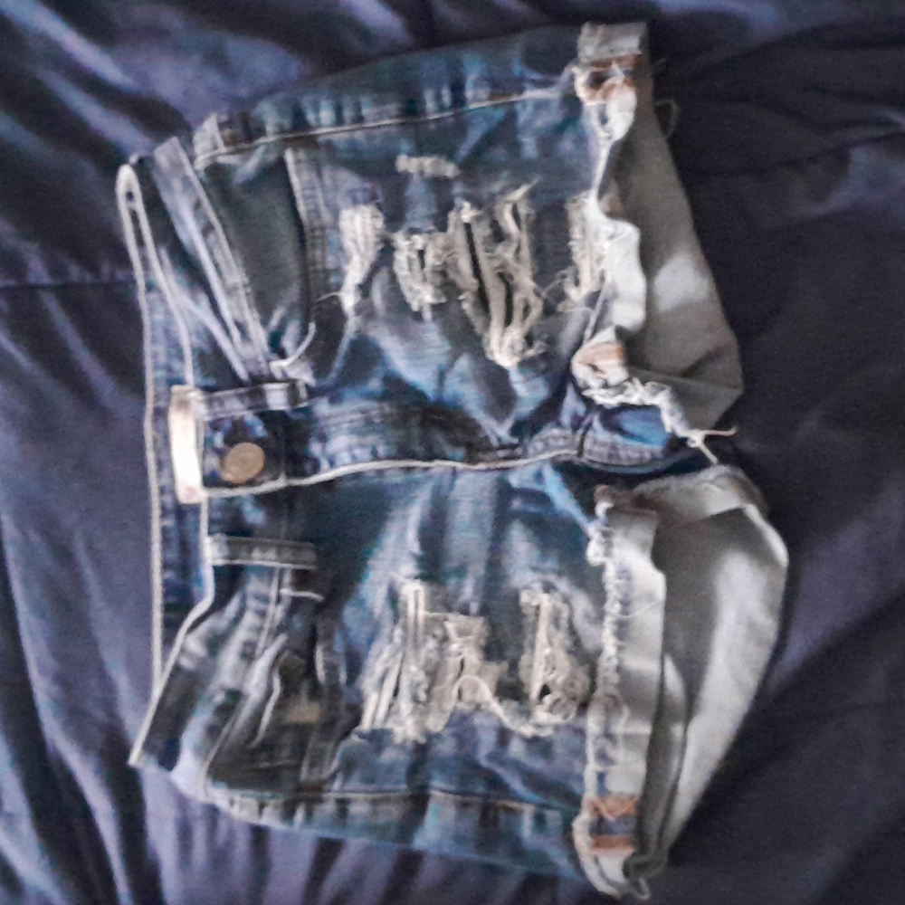 "So" low-rise, distressed shorts 0